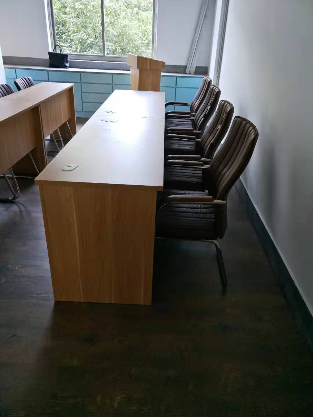 会议室开会演讲桌
