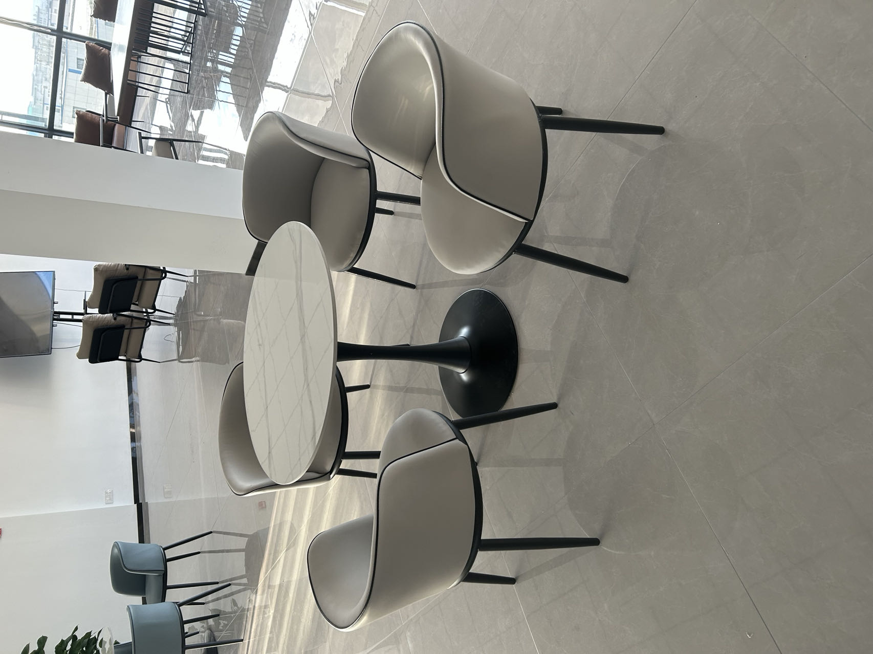 小圆桌洽谈桌实拍