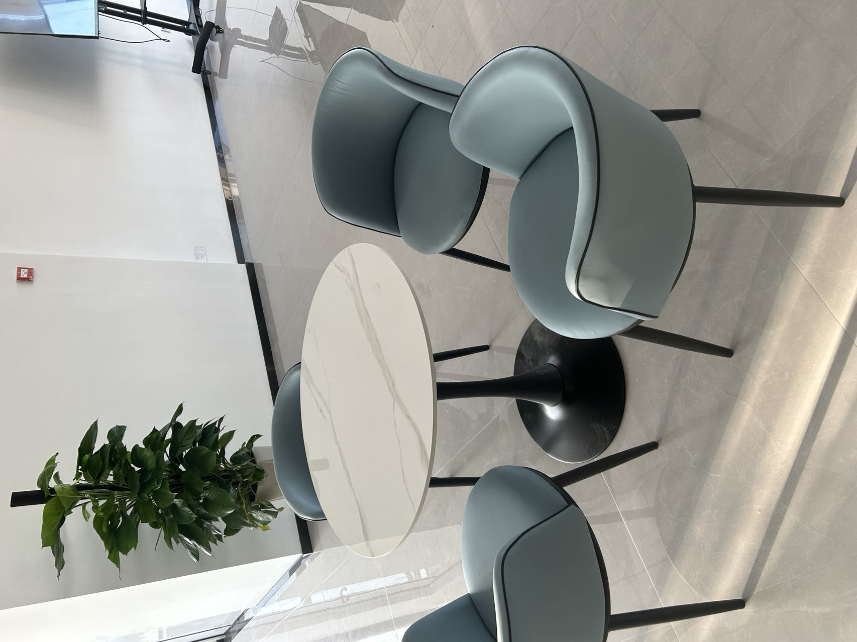 小圆桌洽谈桌实拍