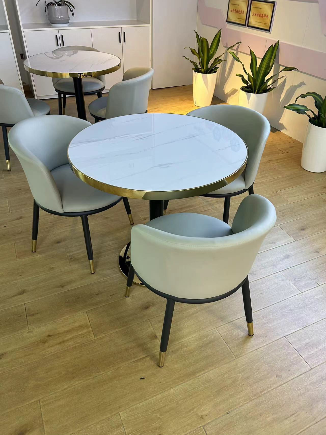 小圆桌洽谈桌实拍