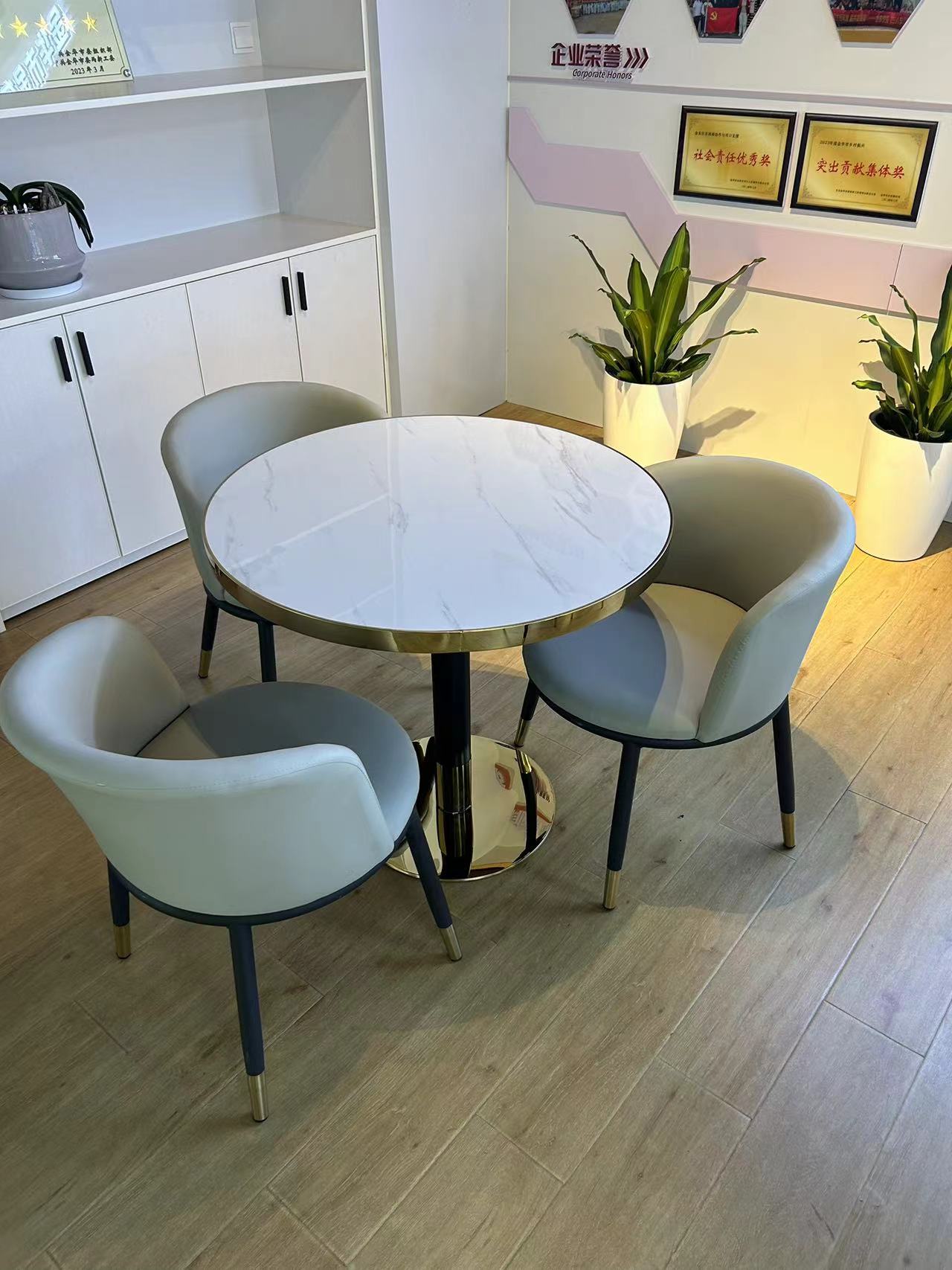 小圆桌洽谈桌实拍